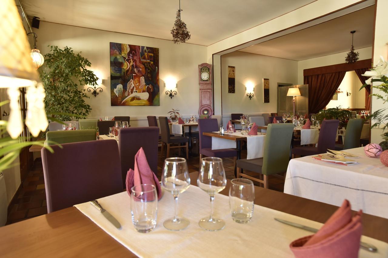 Logis Hotel-Restaurant Le Relais Hauterives Buitenkant foto