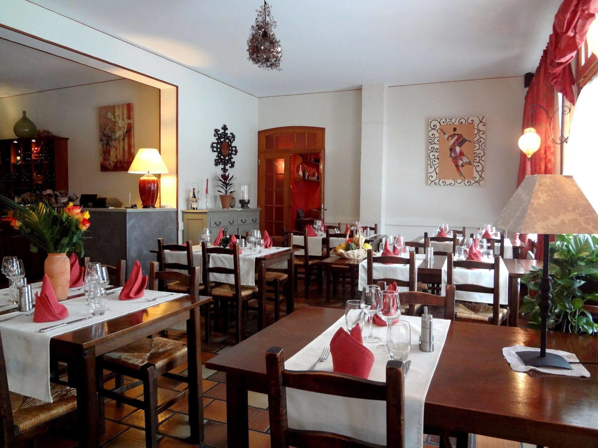 Logis Hotel-Restaurant Le Relais Hauterives Buitenkant foto