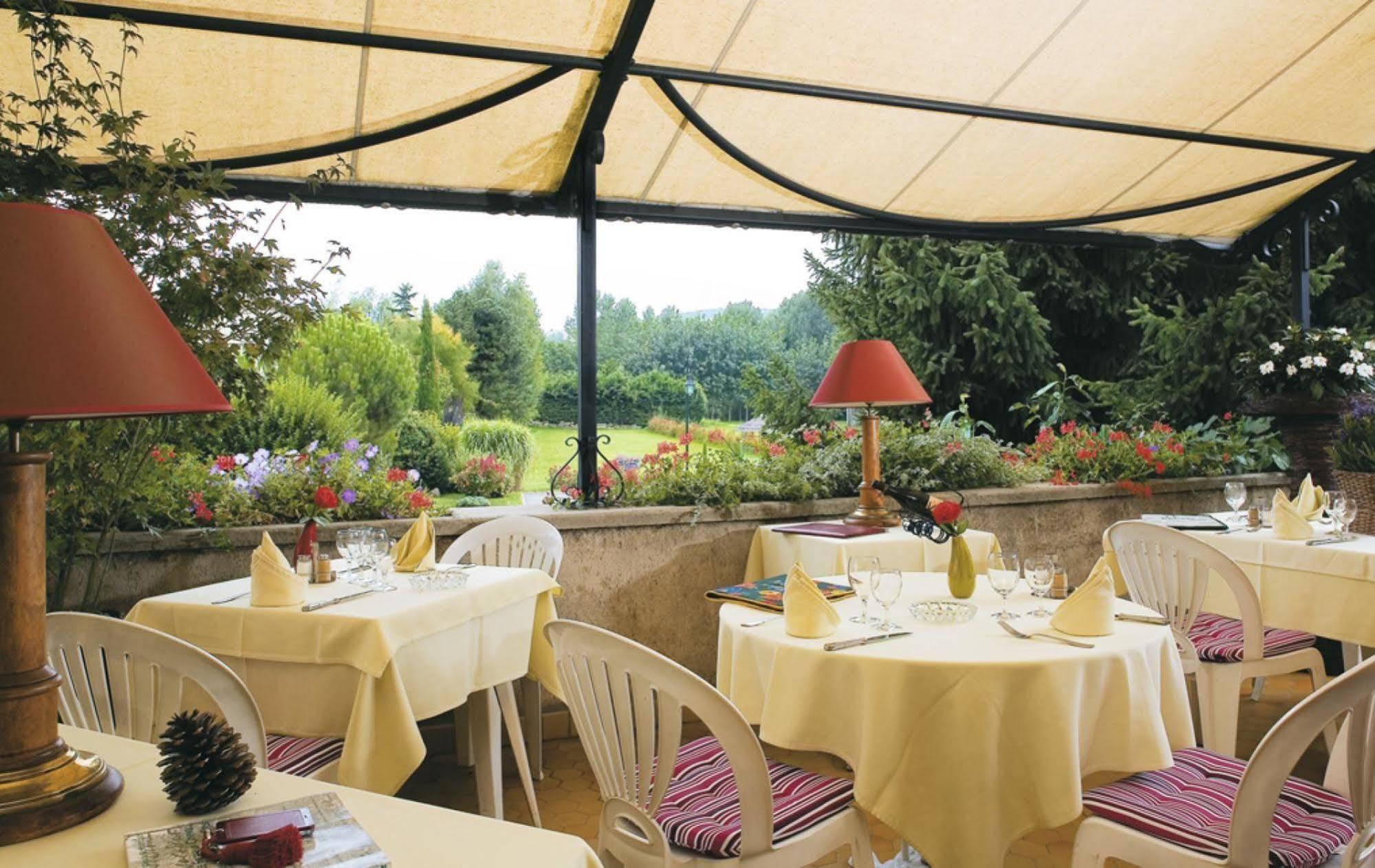 Logis Hotel-Restaurant Le Relais Hauterives Buitenkant foto