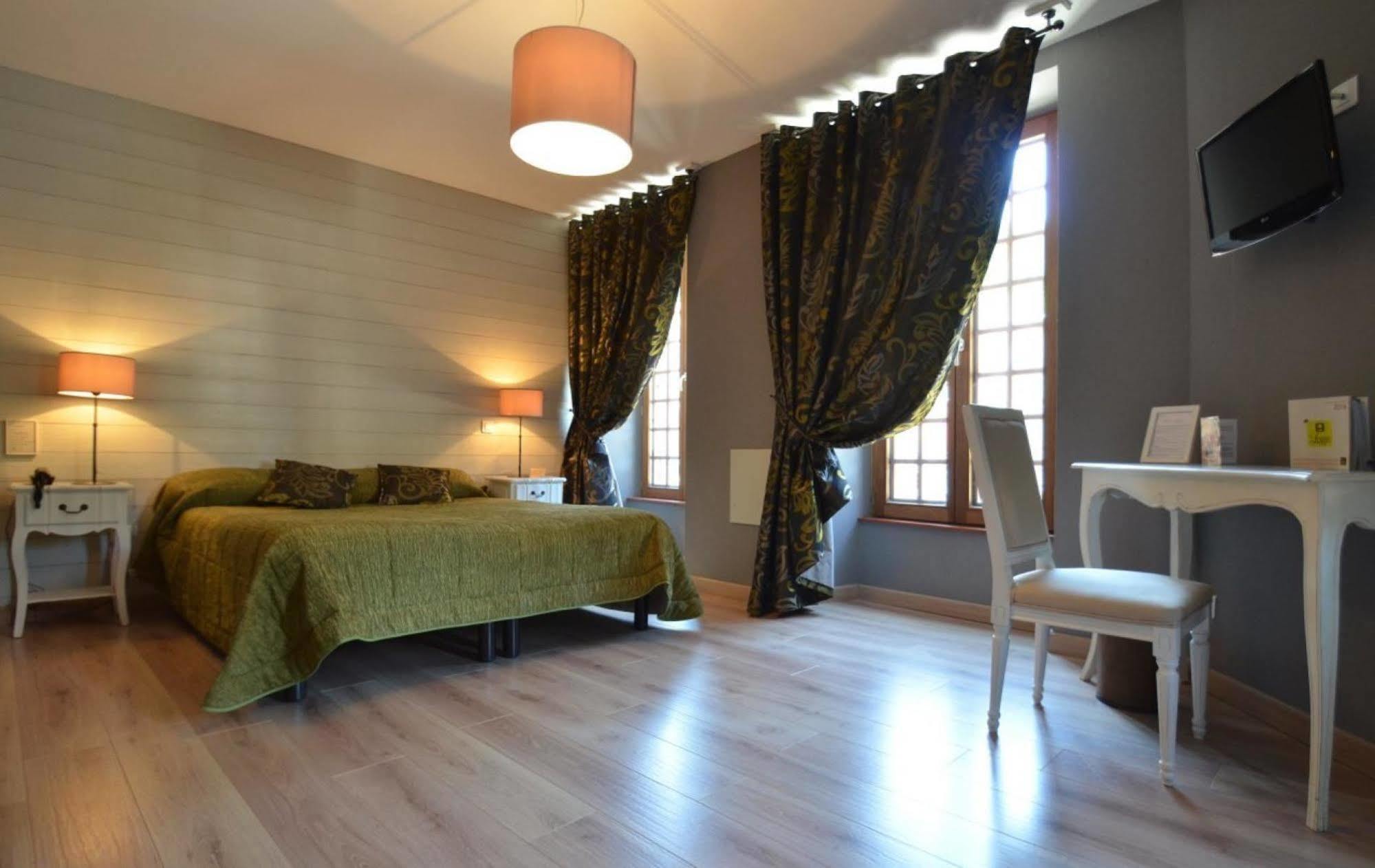 Logis Hotel-Restaurant Le Relais Hauterives Buitenkant foto