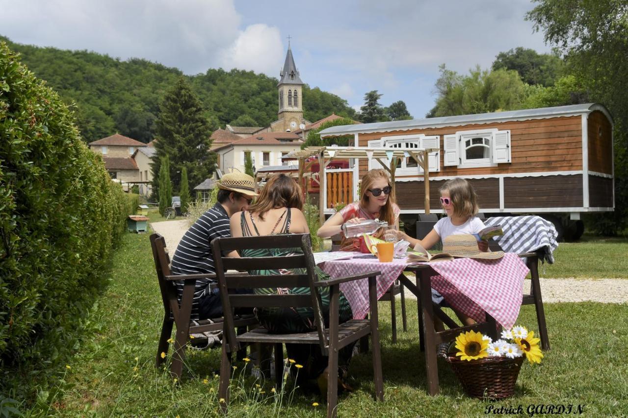 Logis Hotel-Restaurant Le Relais Hauterives Buitenkant foto